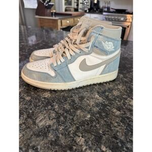 Air Jordan 1 Retro High OG Hyper Royal White Size 9.5 Shoes. Sneakers Pre Loved